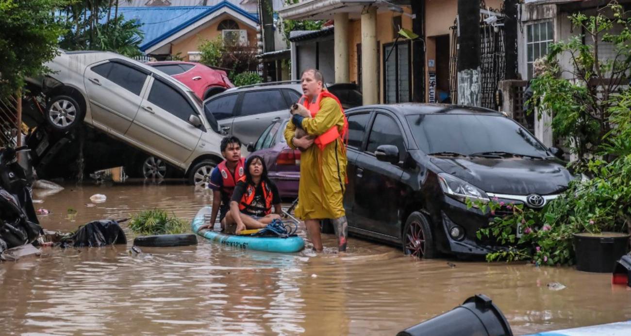 Filipinler'de süper tayfun alarmı: 100 bin kişi tahliye edildi, 300 uçuş iptal oldu