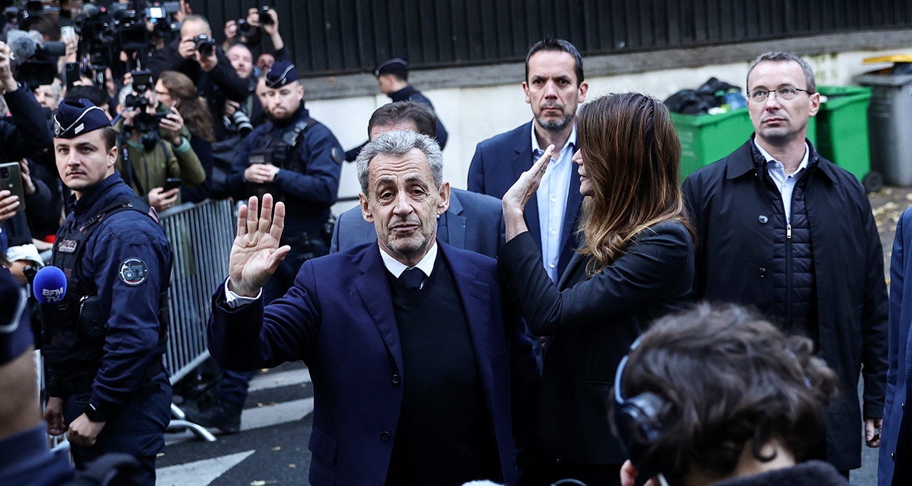 Sarkozy'ye yurtdışı çıkış yasağı verildi