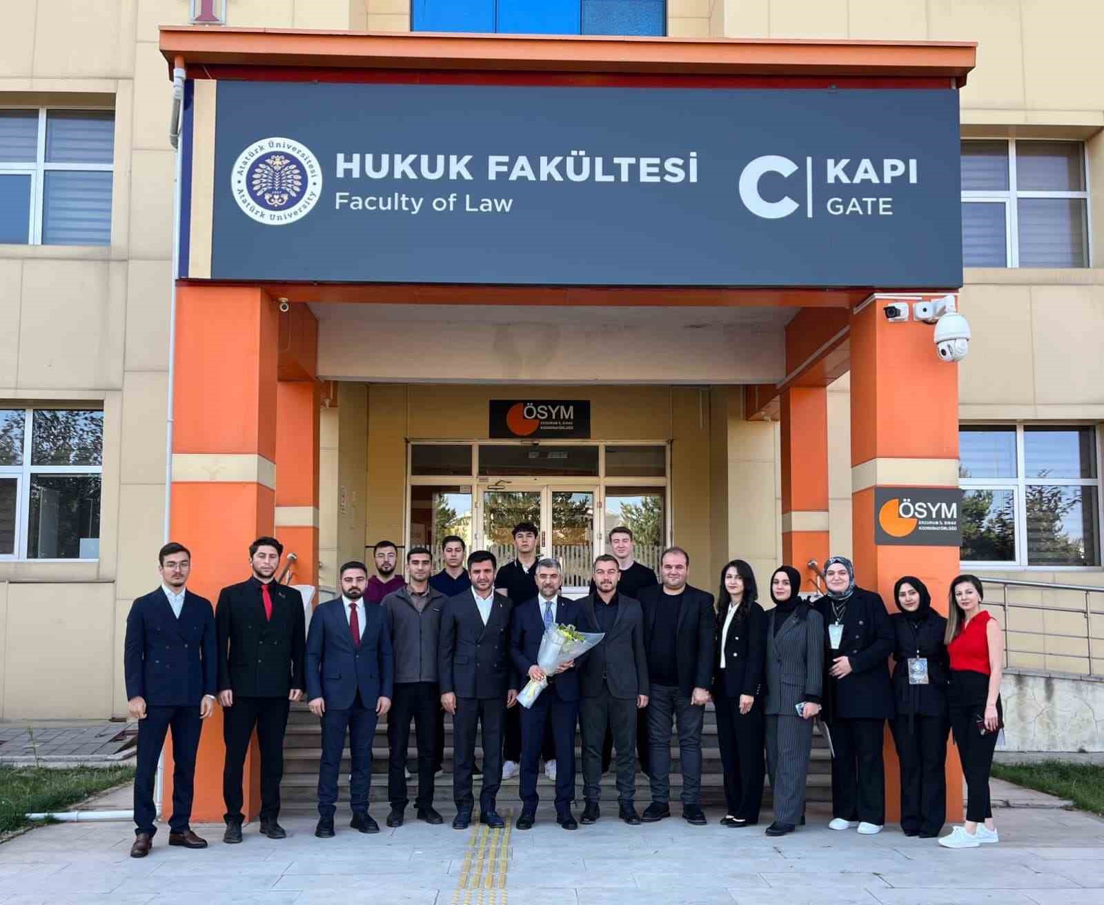 AK Parti İl Başkanı İbrahim Küçükoğlu, Atatürk Üniversitesi Hukuk Fakültesi öğrencileriyle buluştu