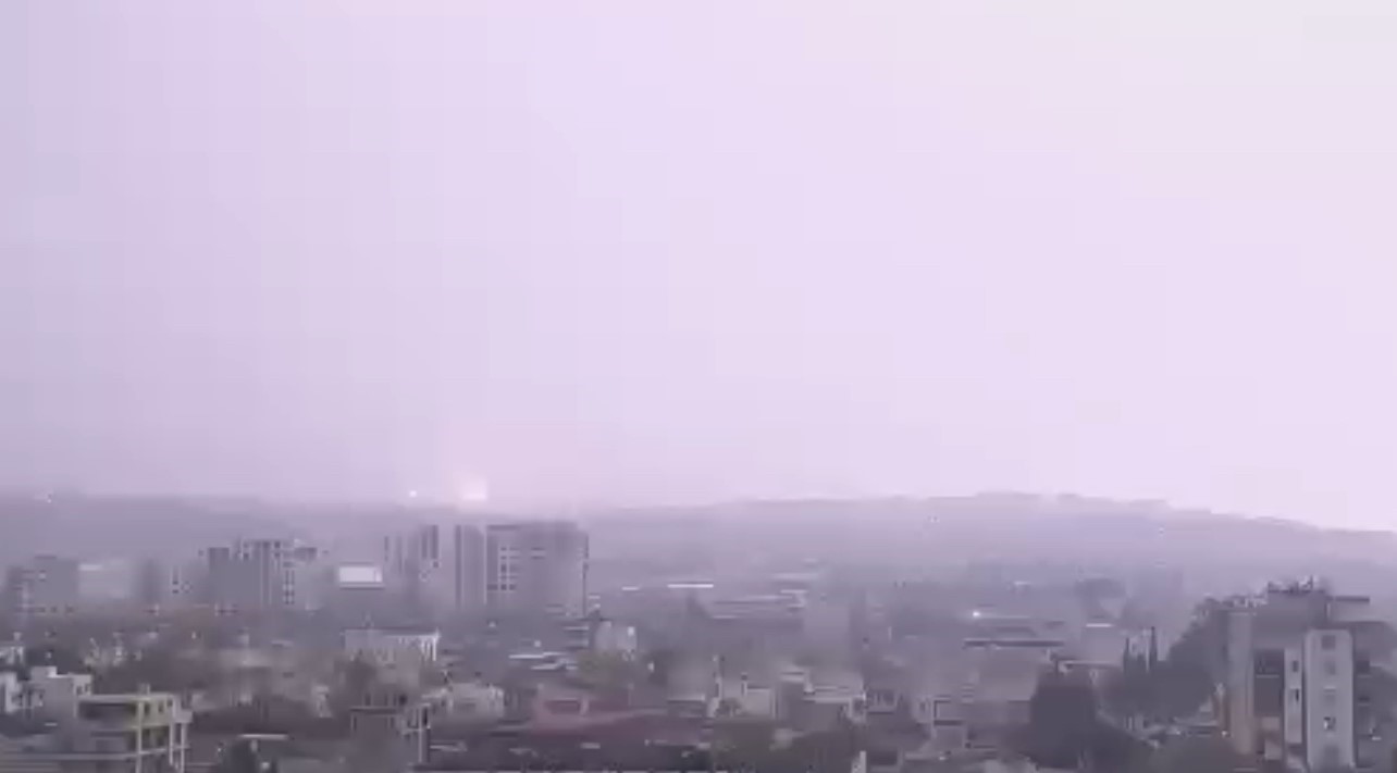 Hatay’da yıldırımın düşme anı kameraya yansıdı