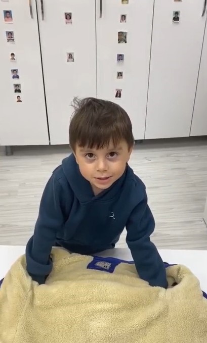 Annesiyle birlikte ölü bulunmuştu, küçük çocuğun görüntüsü yürekleri sızlattı