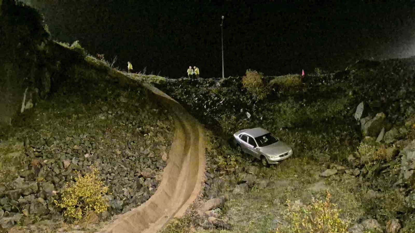 Otomobil viyadükten uçtu: 1 yaralı