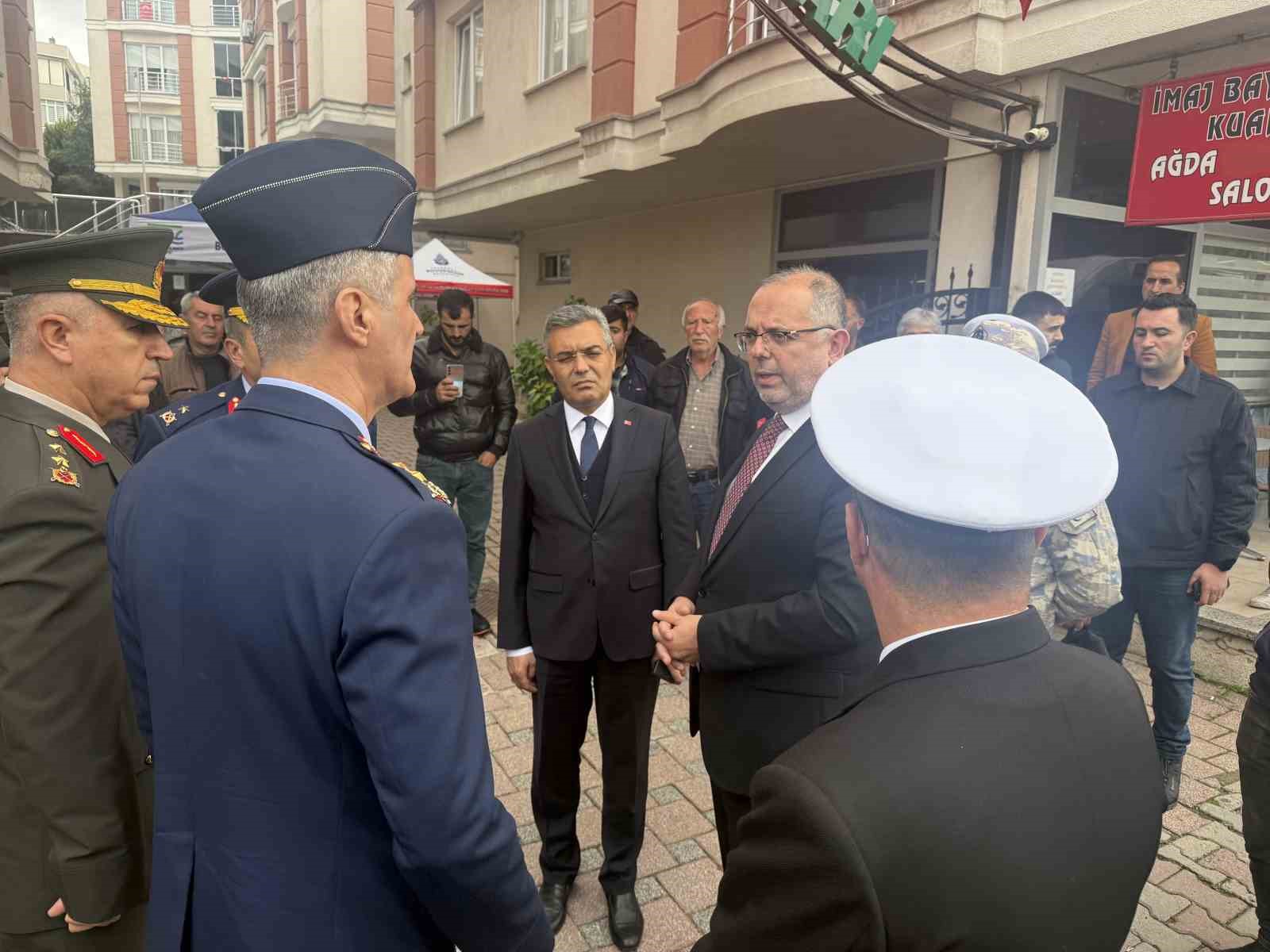MSÜ Rektörü Prof. Dr. Erhan Afyoncu şehit ailesini ziyaret etti: 