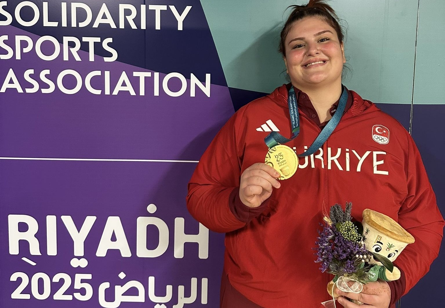 Rektör Kibar’dan judonun altın kızı Hilal Öztürk’e tebrik