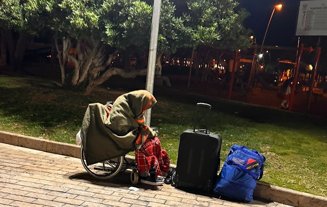 Marmaris’te 70 yaşındaki Kıbrıs gazisi saatler süren ikna çabalarının ardından aparta yerleştirildi