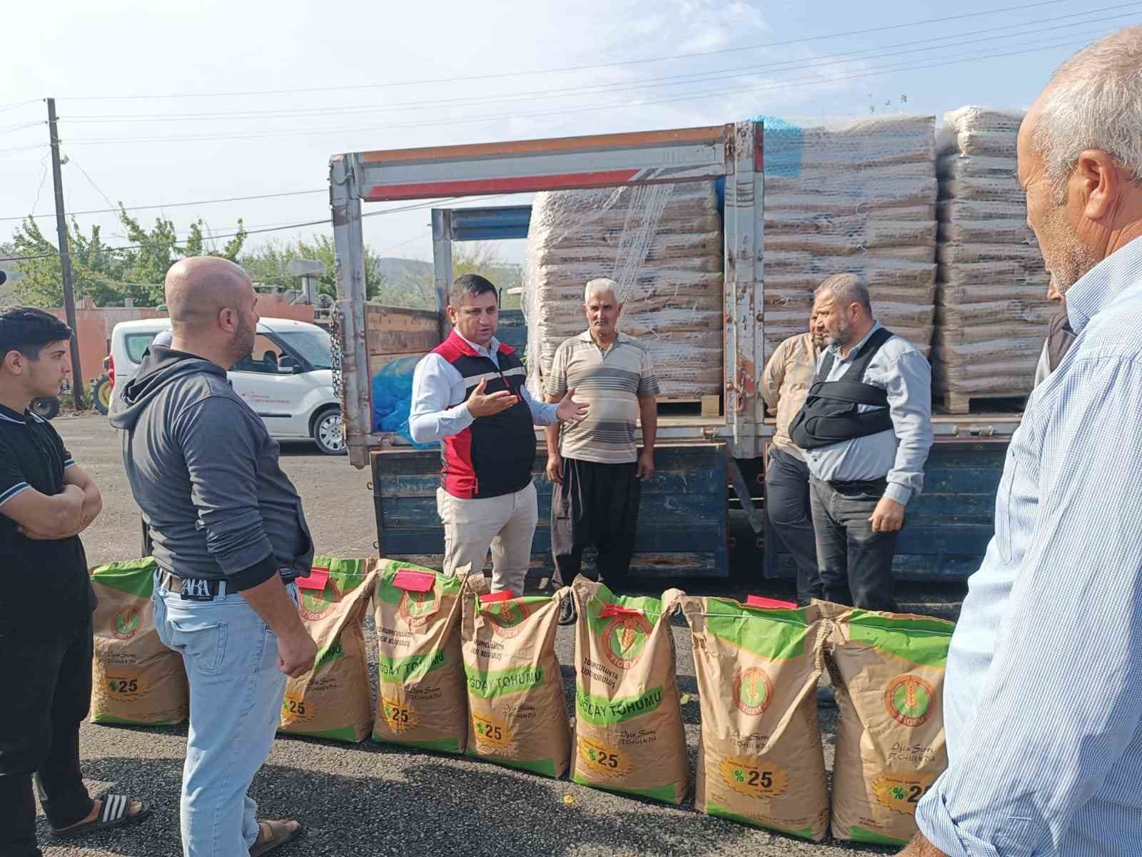 İmamoğlu’nda yangından etkilenen üreticilere buğday tohumu desteği