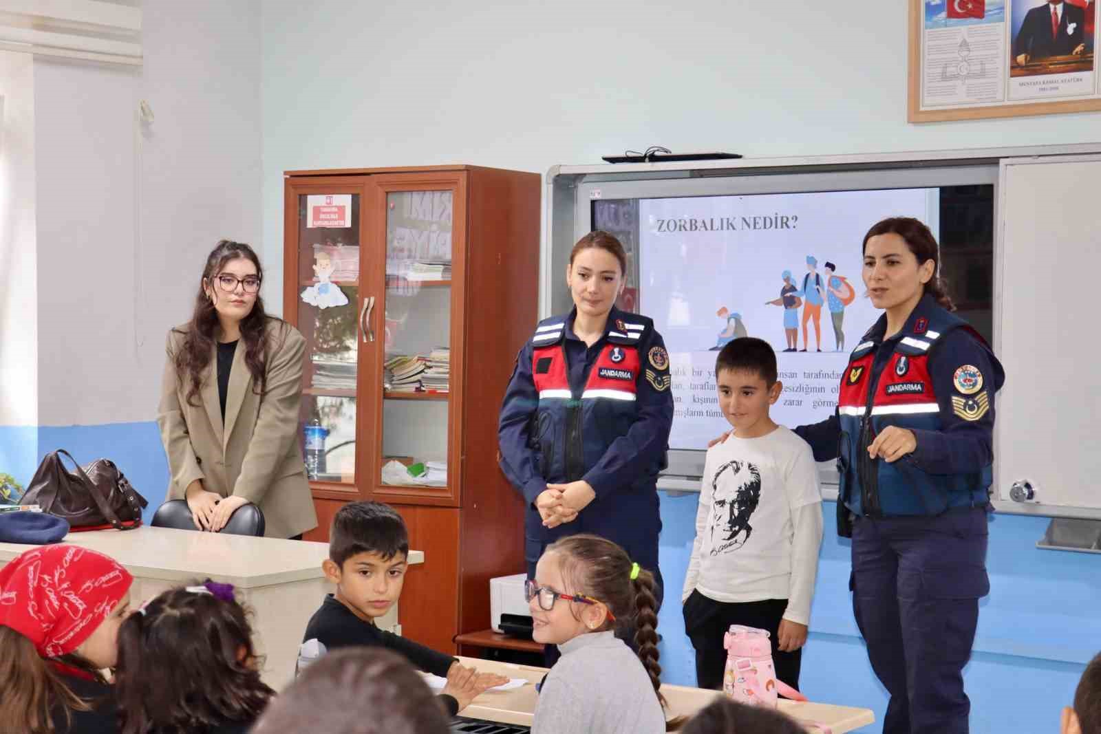 Çanakkale’de öğrencilere yönelik akran zorbalığı ve mahremiyet eğitimi