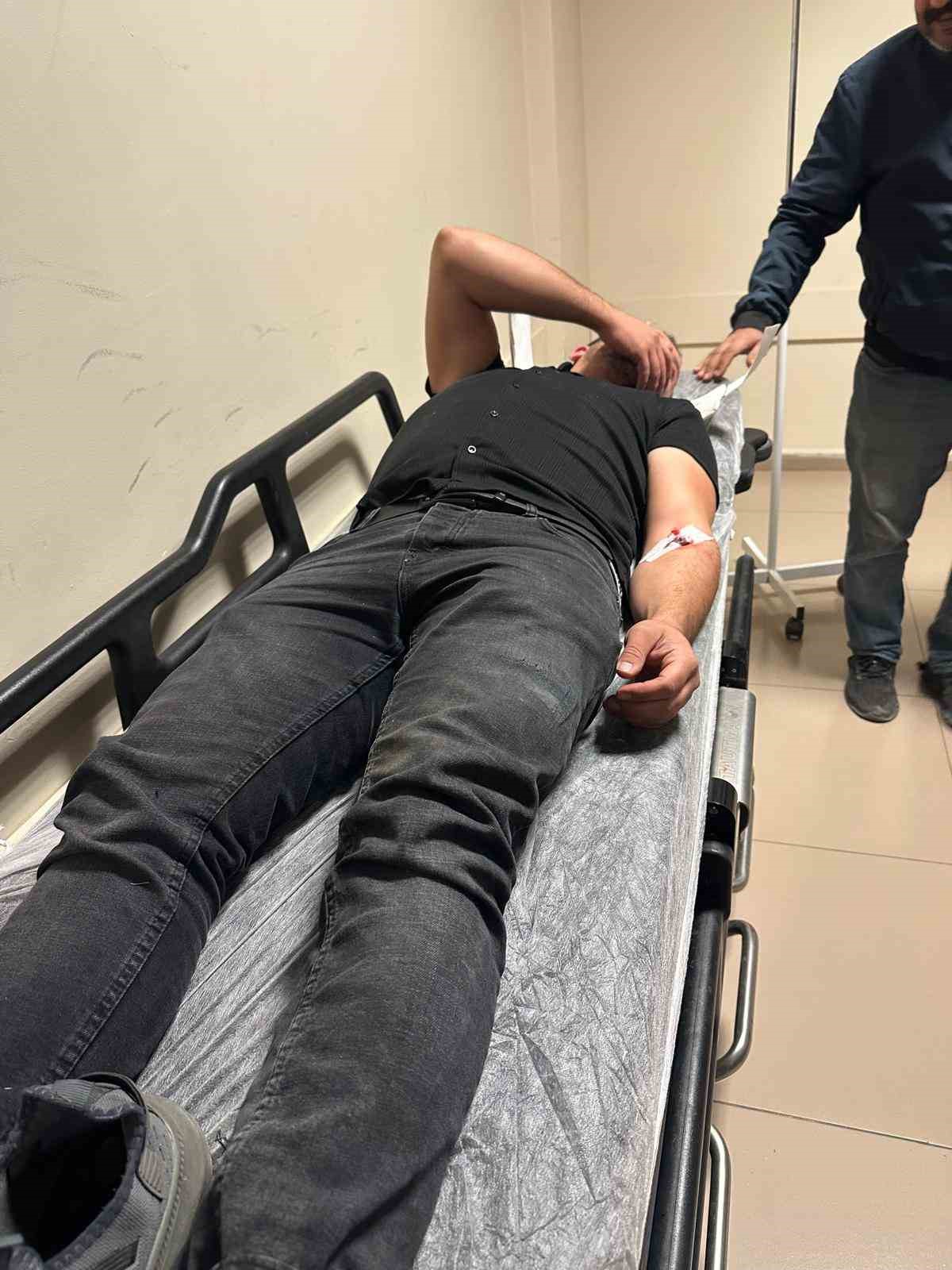 Motosiklet devrildi: 2 yaralı