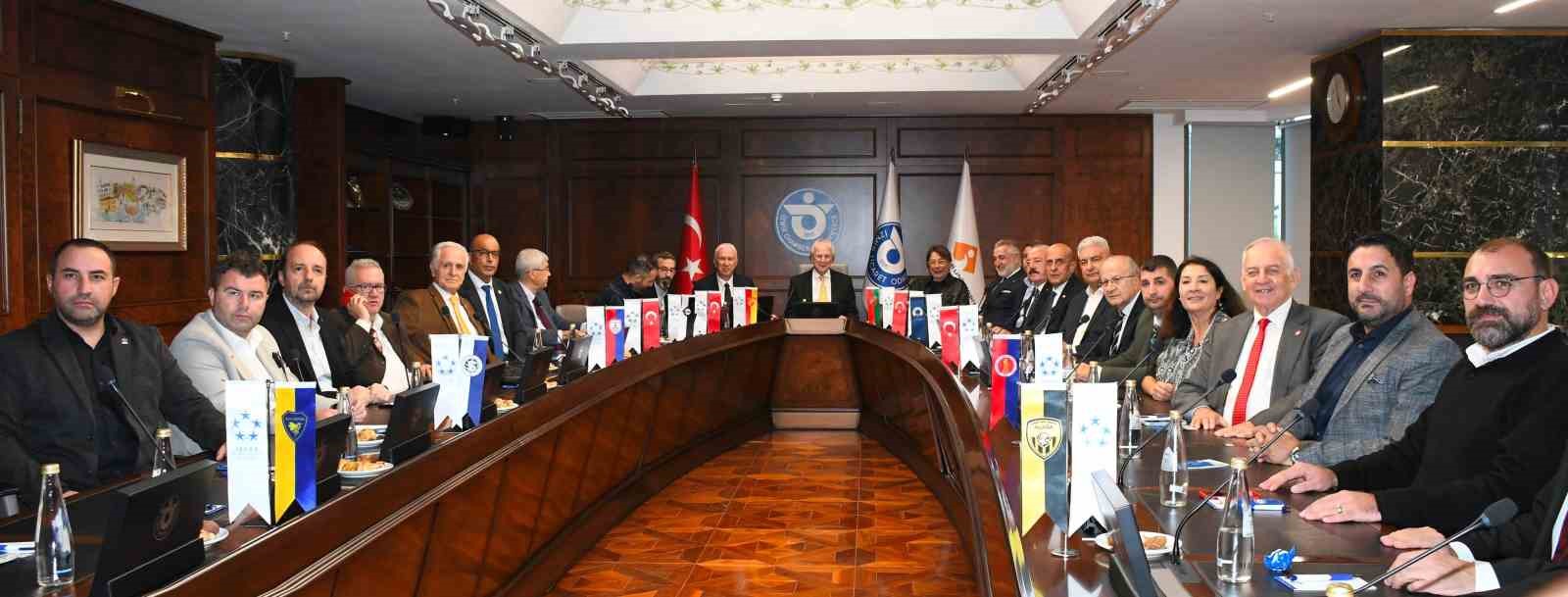İZVAK’ta İzmir kulüplerinin kent ekonomisine katkısı konuşuldu
