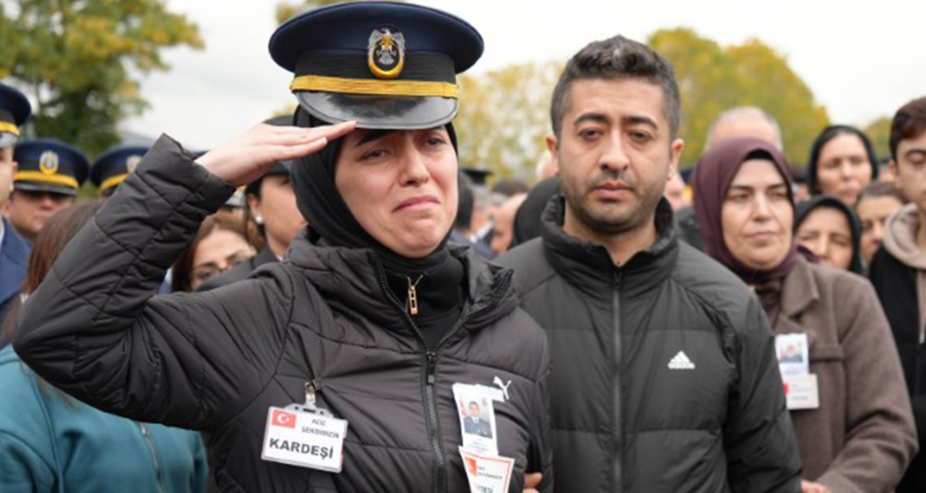 Şehit ağabeye polis kardeşin yürek yakan vedası
