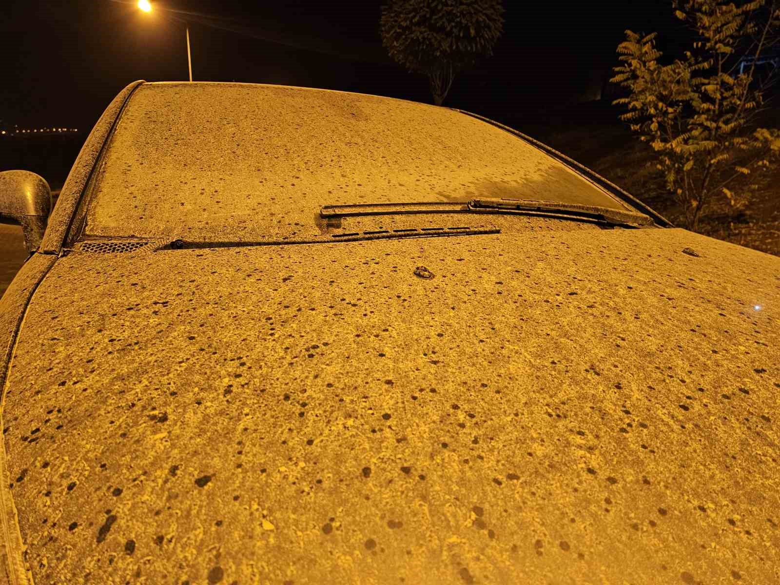 Elazığ’da toz taşınımı yağışla birleşti, adeta çamur yağdı