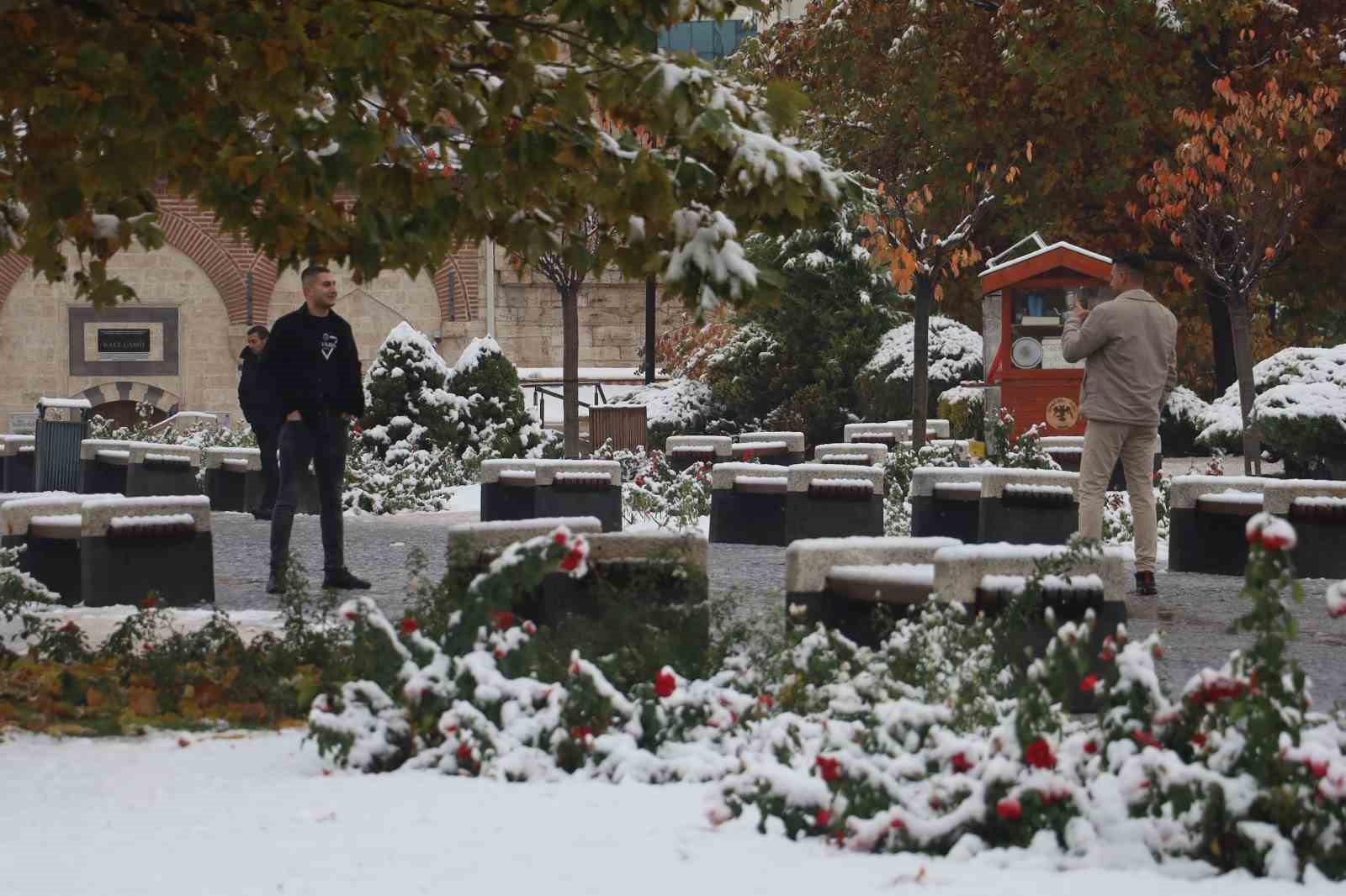 Şehir beyaz gelinliğini giydi, Sivas’ta kartpostallık görüntüler oluştu