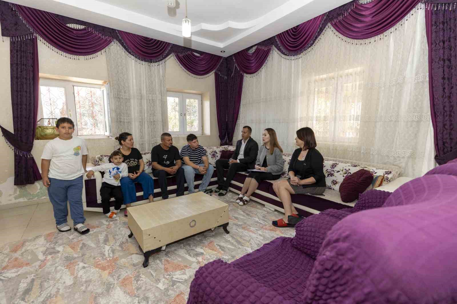 Mersin’de öğrenciler için evde eğitim takibi başladı