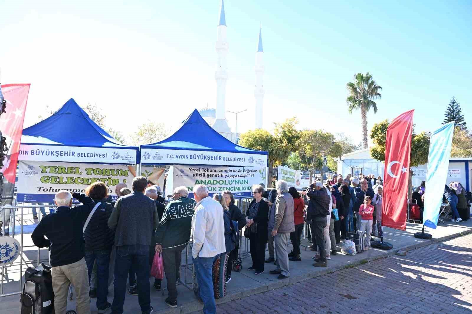 Büyükşehir’in ata tohumları Didim’de dağıtıldı