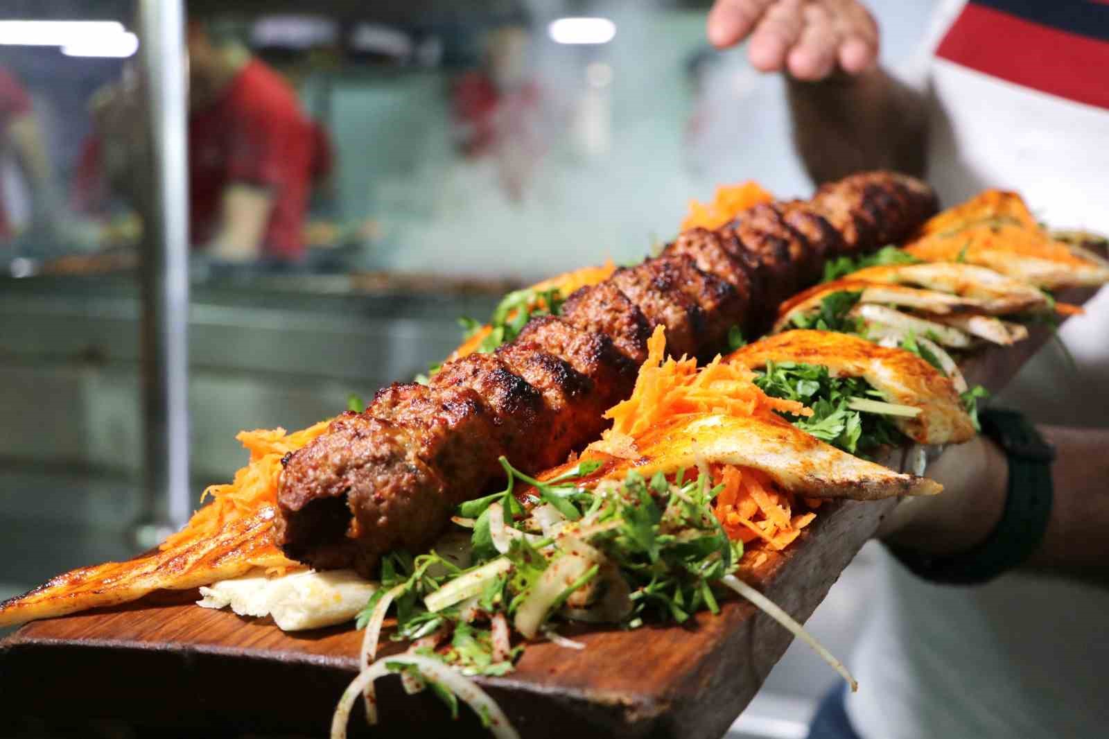 ‘Türkiye’nin en çok akla gelen lezzetleri’ listesinde Adana kebabının 3’üncü olmasına tepki