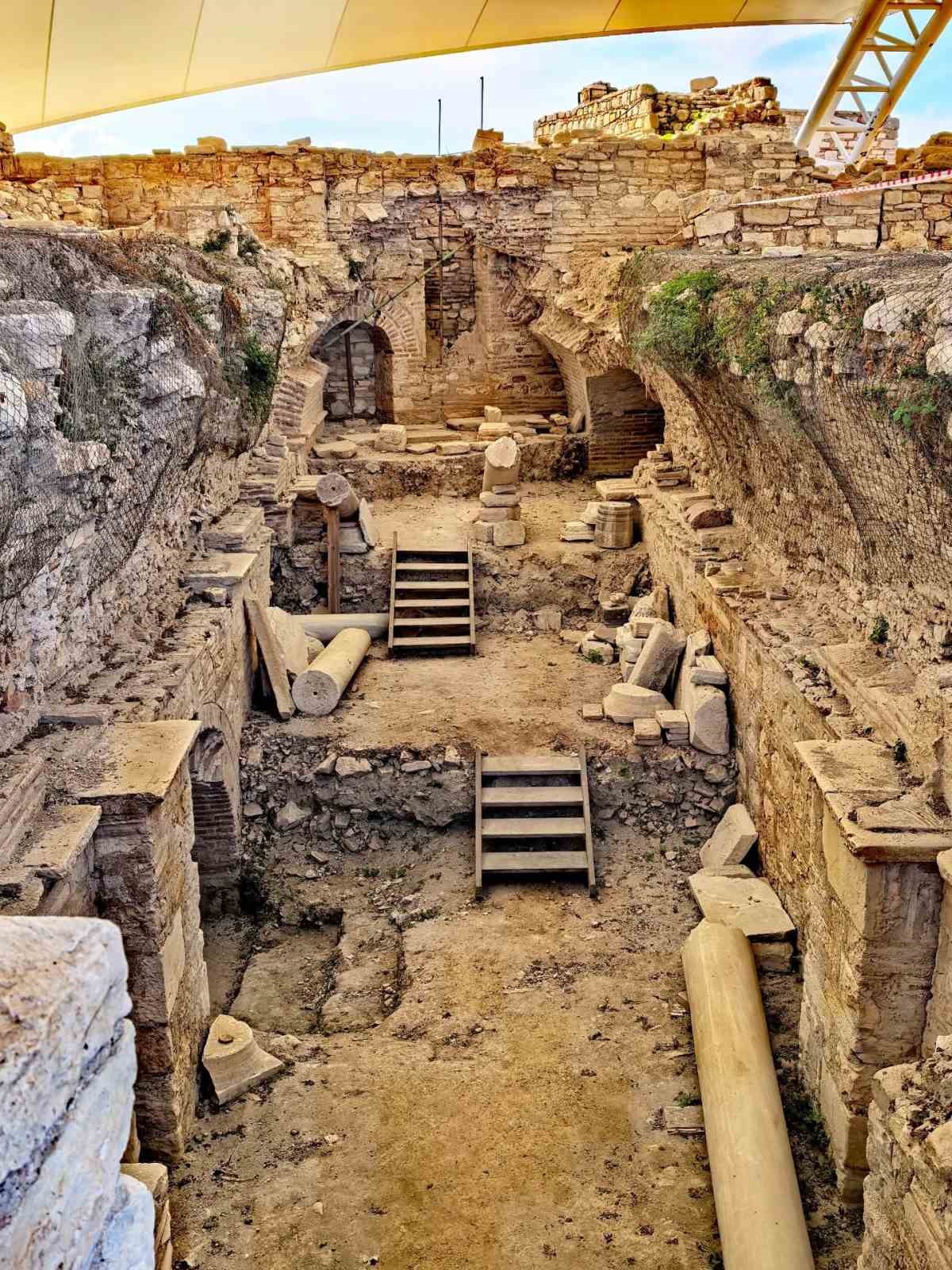 Ege’nin tarihi hazinesi Kadıkalesi, ziyaretçilerini bekliyor