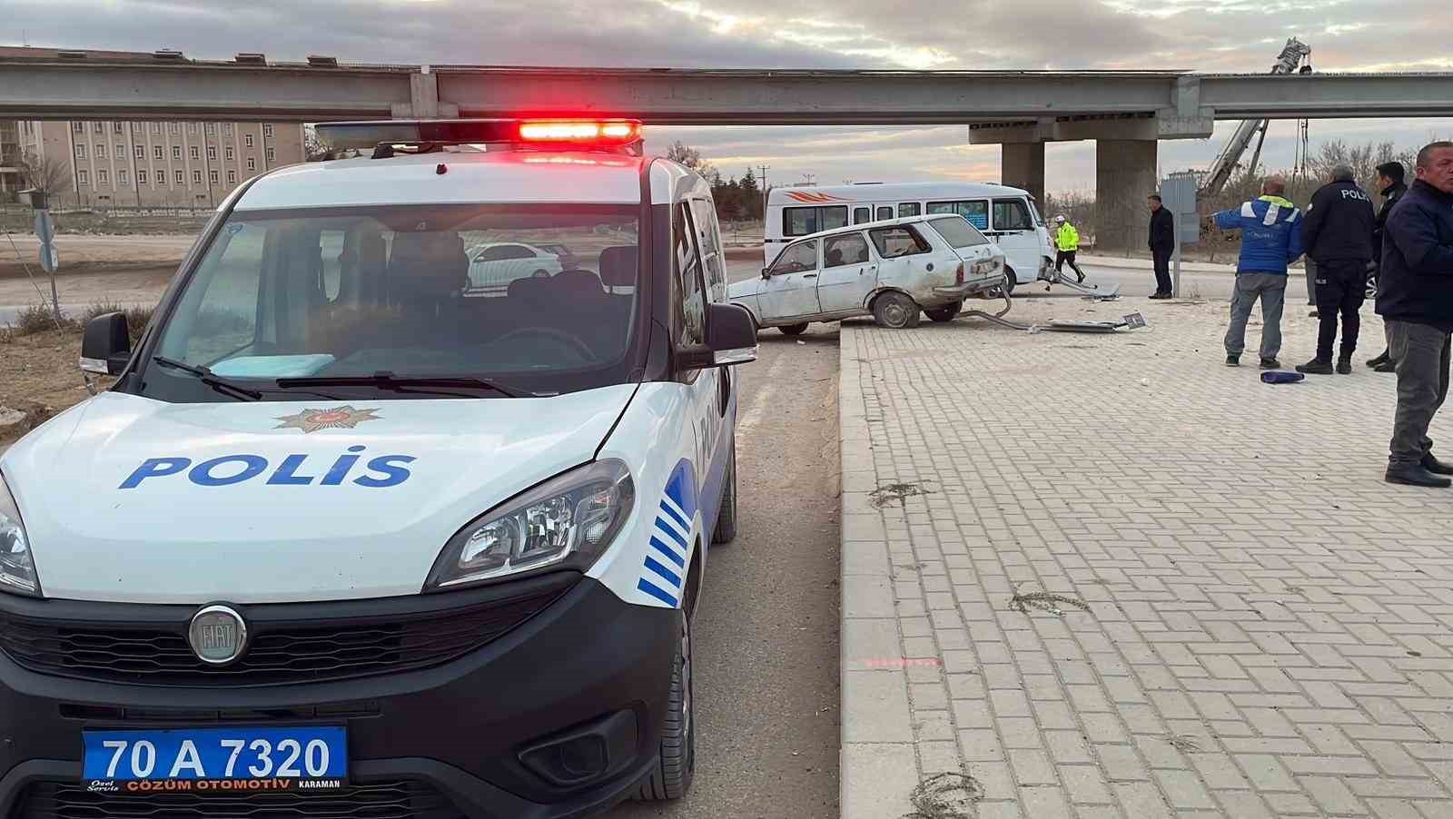 Karaman’da yolcu minibüsü ile otomobil çarpıştı: 2 yaralı