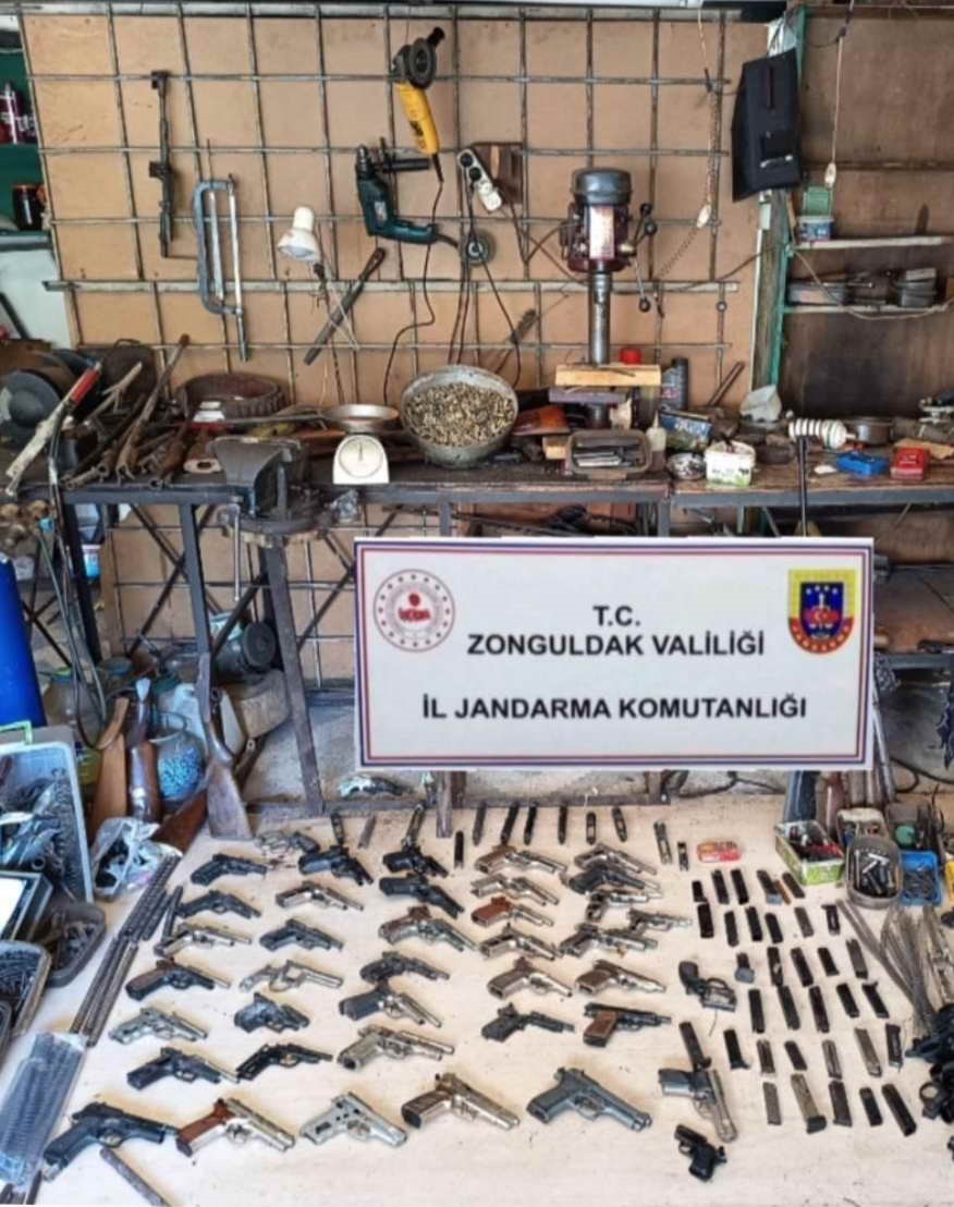 Zonguldak’ta kaçak silah imalathanesinde 30 binin üzerinde fişek ele geçirildi