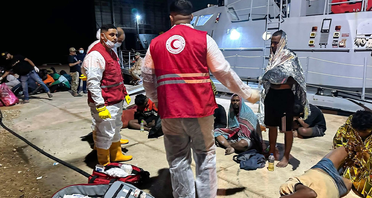 Libya açıklarında 95 göçmeni taşıyan iki tekne alabora oldu: 4 ölü