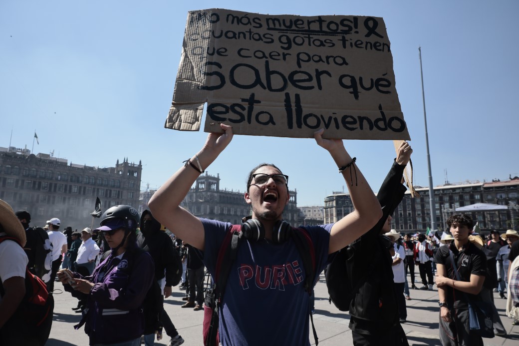 Meksika’da hükümet karşıtı protesto: 100’ü polis 120 yaralı