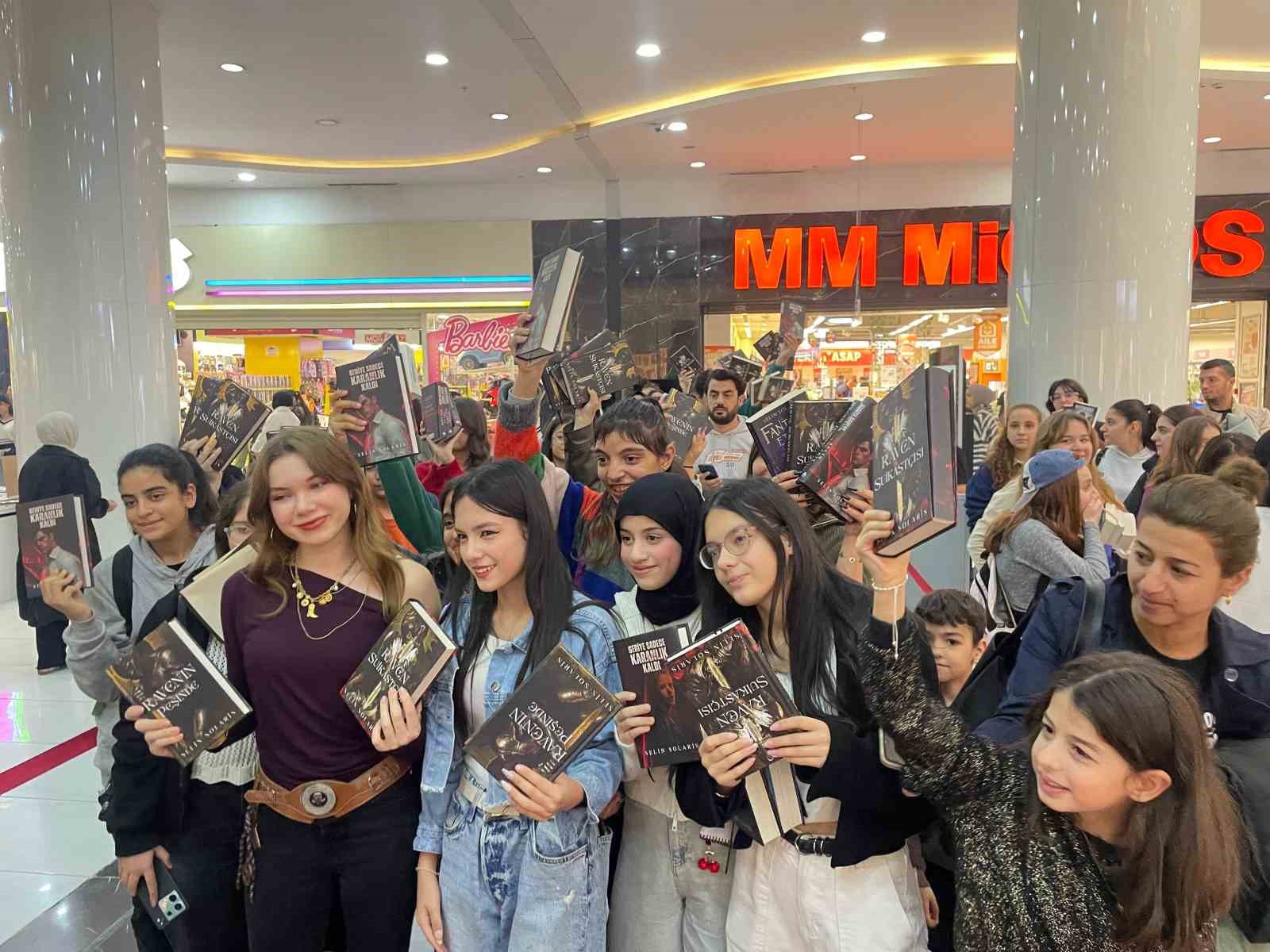 Selin Solaris ve Işıl Lima Mardian Mall’da okurlarıyla buluştu