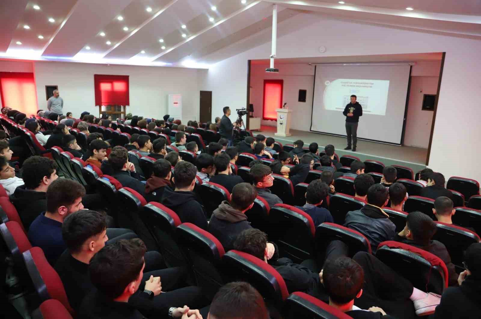 Elazığ’daki liselerde Fırat Üniversitesi tanıtıldı