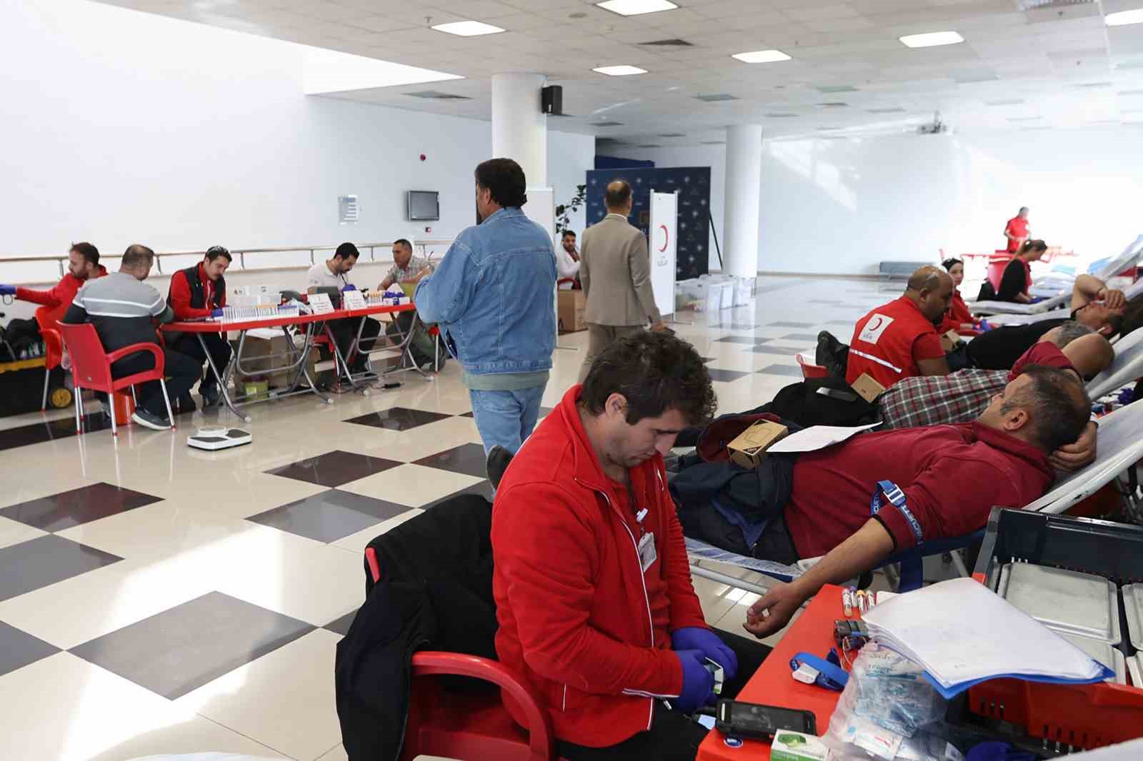 Muğla Büyükşehir, Kızılay’a kan bağışı desteğini Menteşe’de başlattı