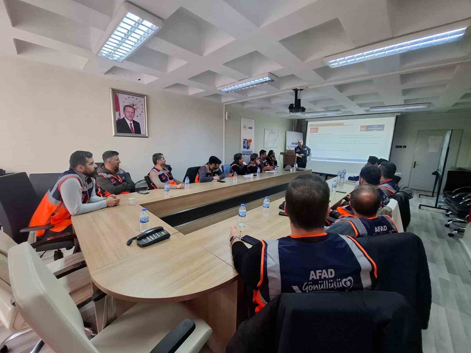 Bayburt’ta MEB AKUB ekiplerine destek AFAD gönüllüsü eğitimi başladı