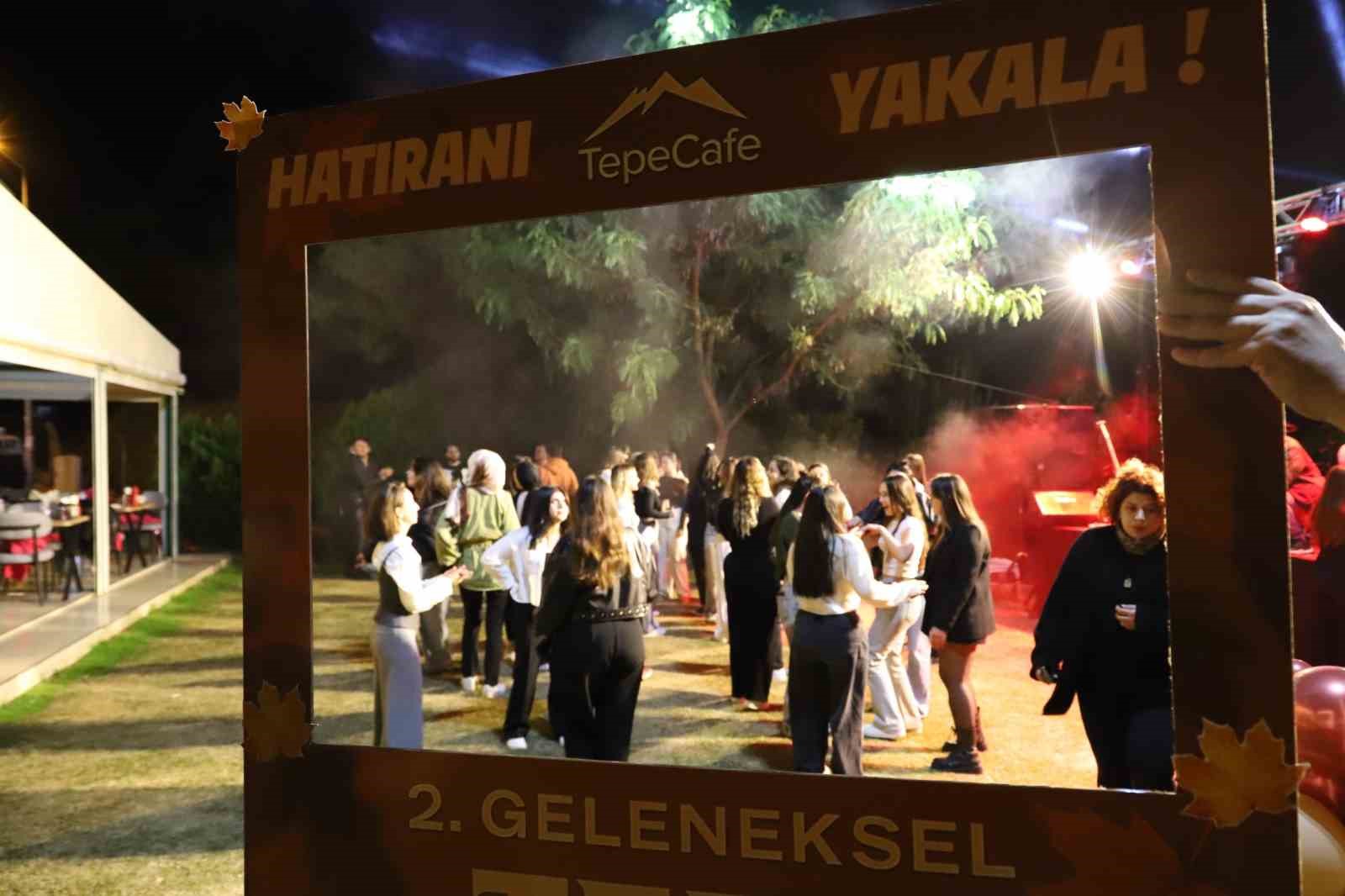 Başkan Tetik, Tepe Şenliği’nde gençlerle buluştu