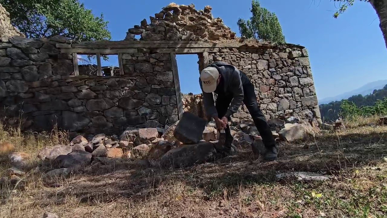 Yusufeli’nde asırlık taş ustalığı yaşatılıyor