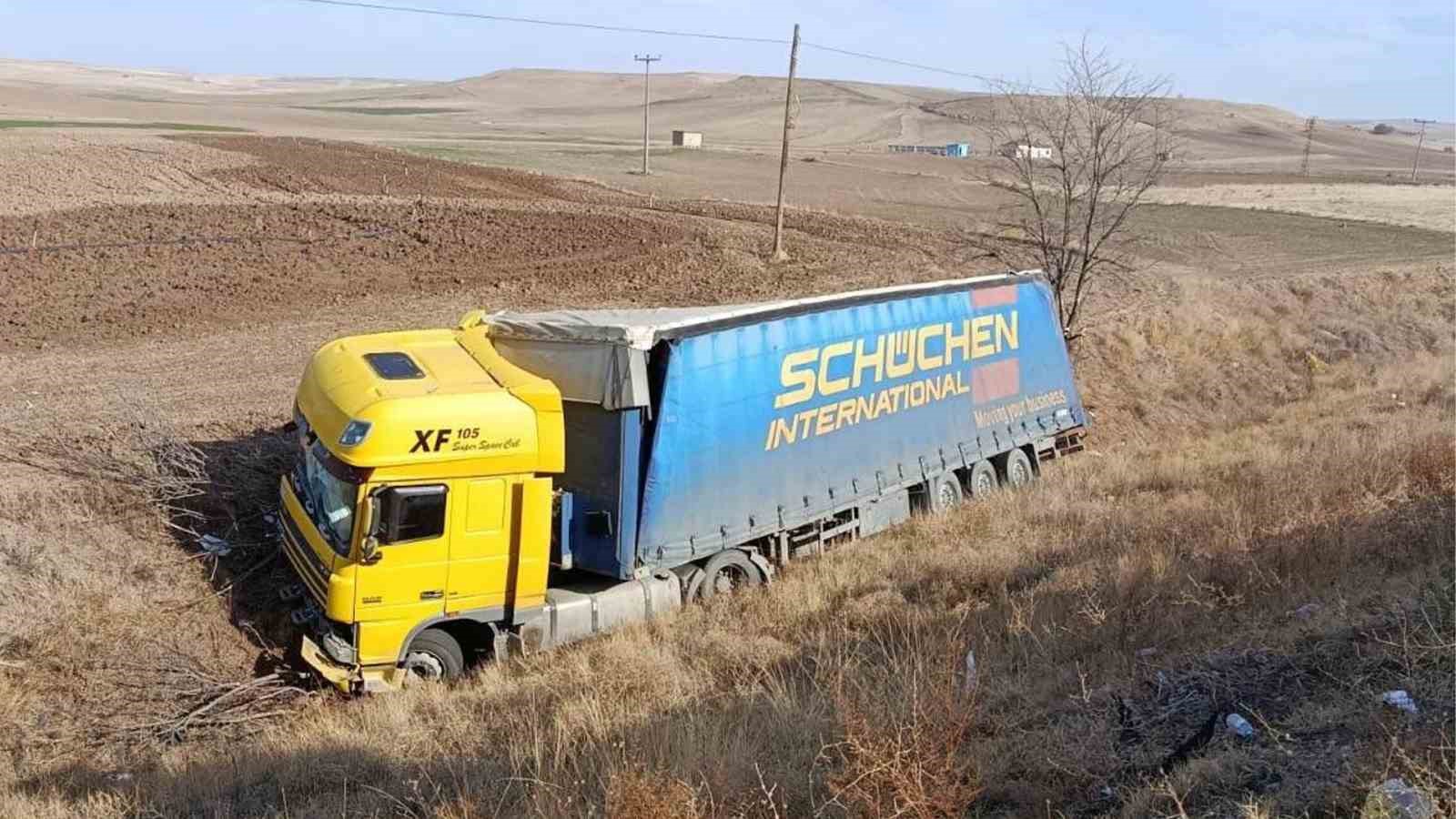 Kırıkkale’de tır devrildi: 1 yaralı