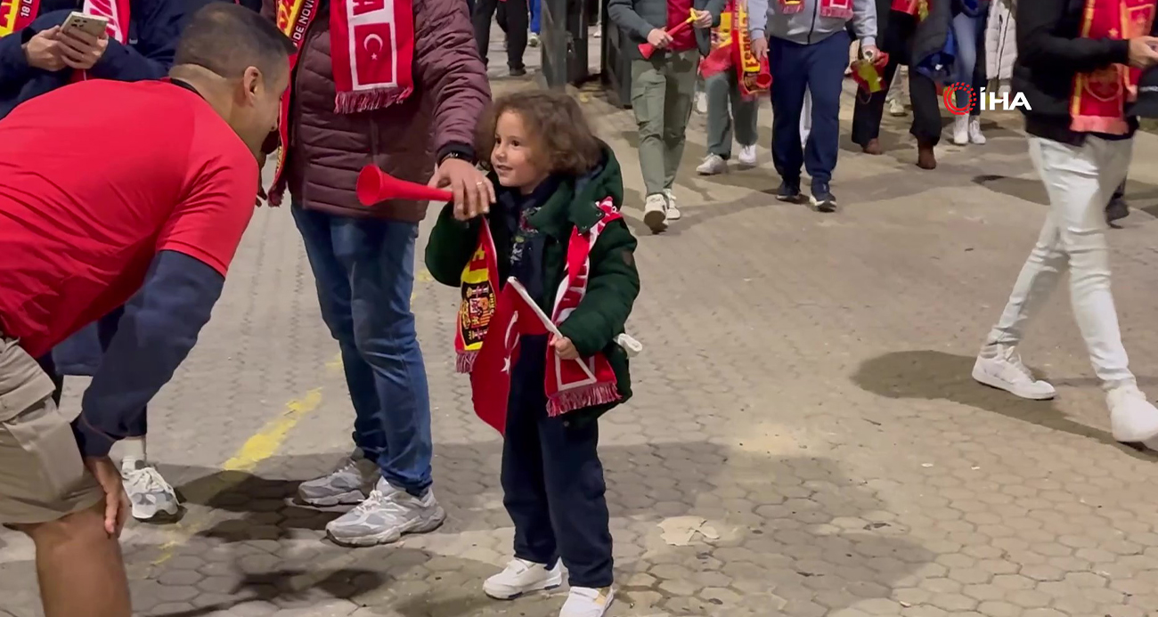 Türk taraftarlar, İspanya'da millileri yalnız bırakmadı