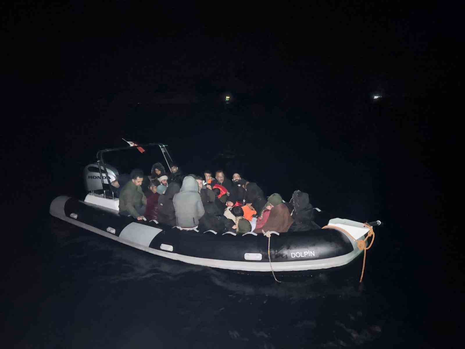 Yunanistan’ın Türk sularına geri ittiği 31 düzensiz göçmen kurtarıldı