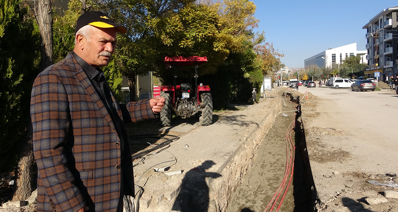 VEDAŞ’ın günlerce açık bıraktığı çukurlar kazalara davetiye çıkarıyor