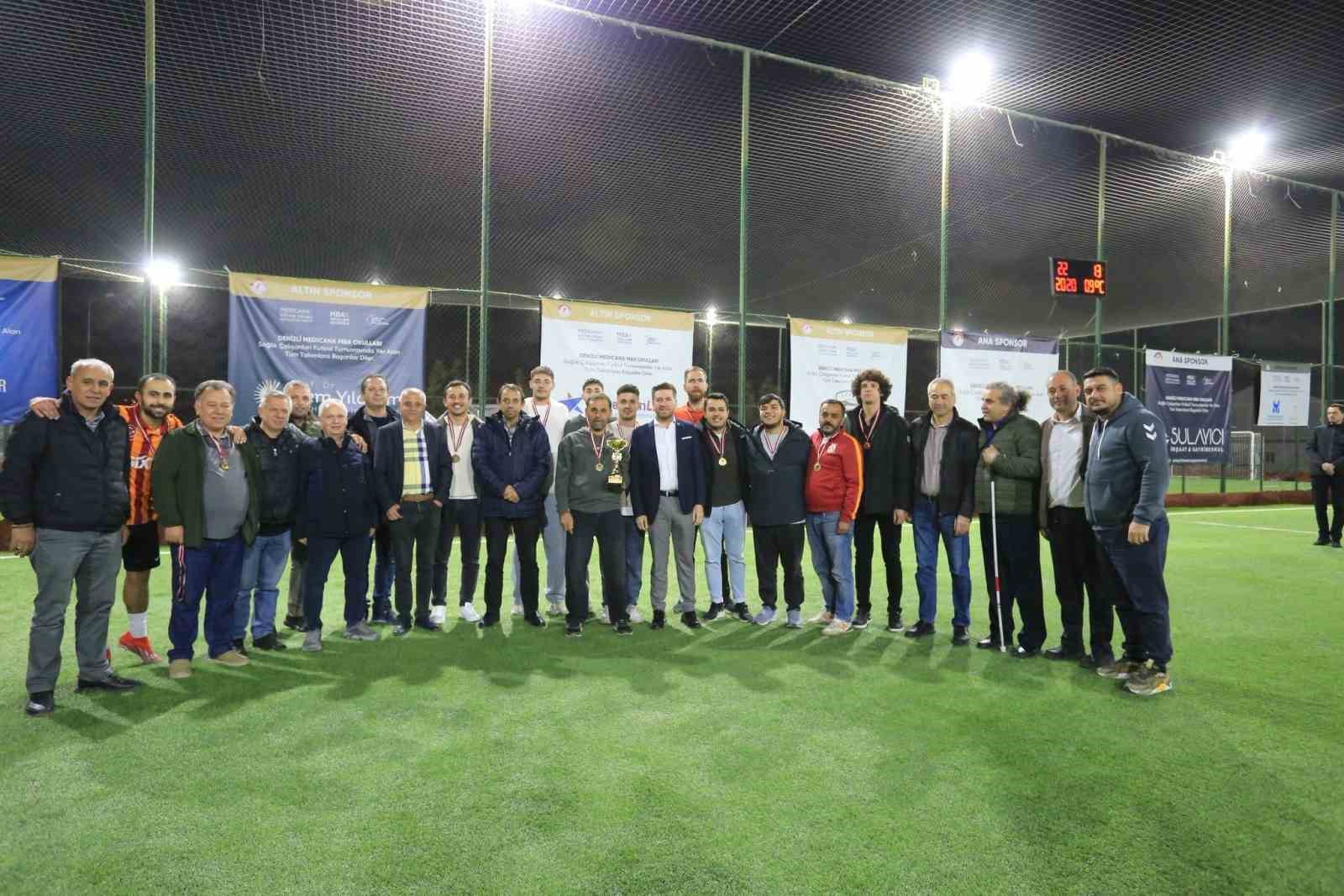 Nikferliler halı saha turnuvasında ter döktü