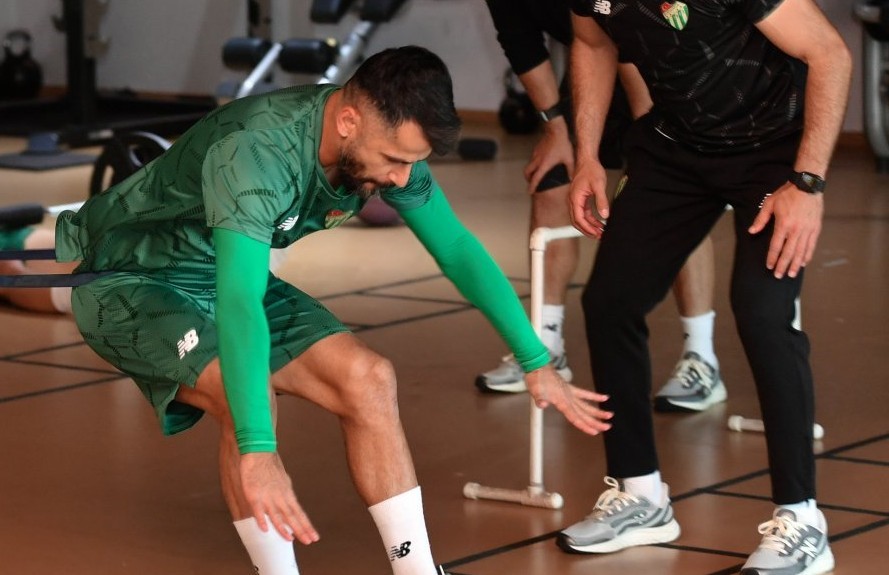 Bursaspor sabah antrenmanında kuvvet çalıştı