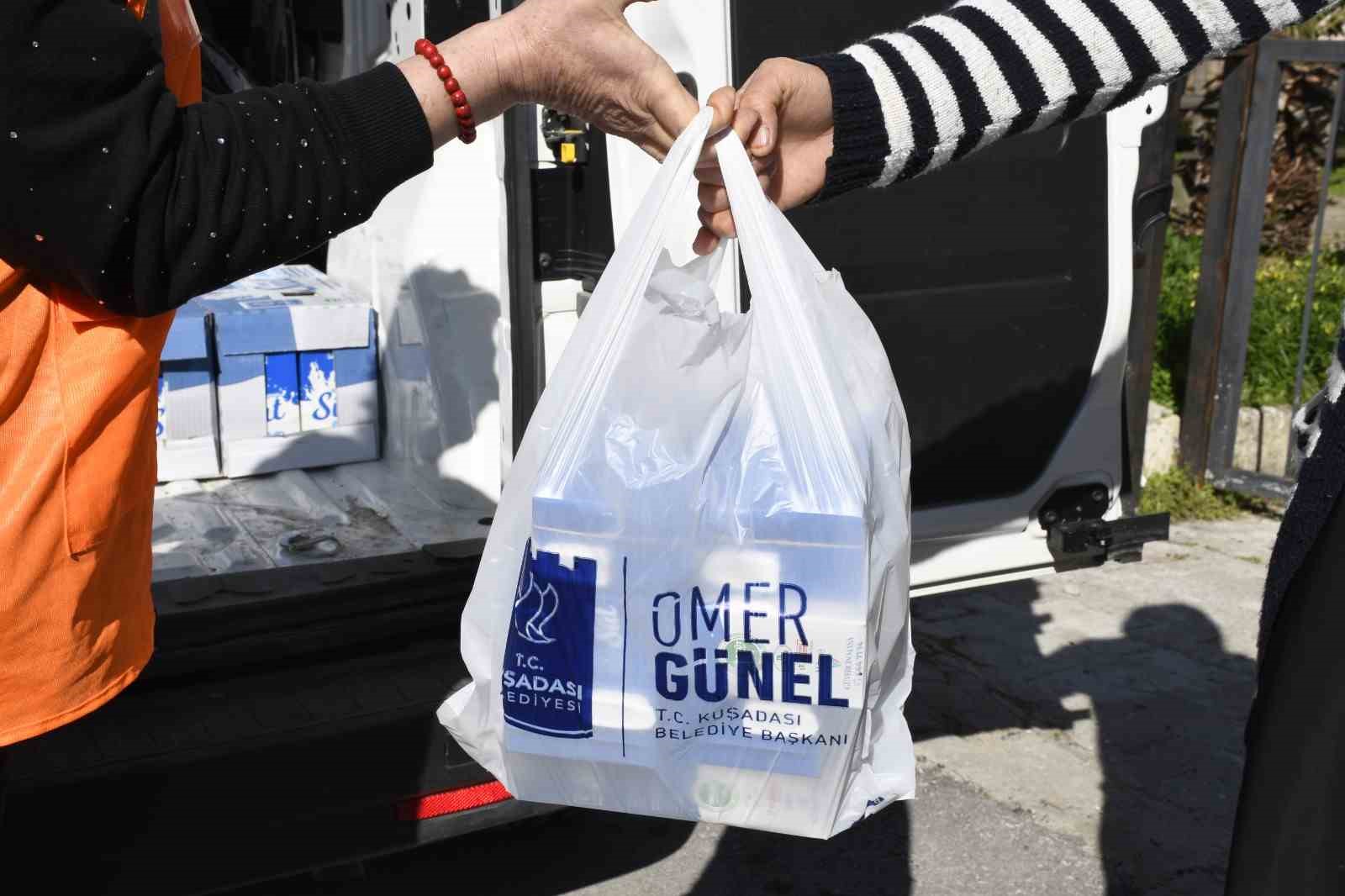 Kuşadası’nda çocukların gelişimi için periyodik süt dağıtımı devam ediyor