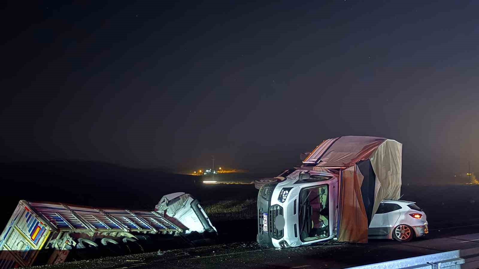 Diyarbakır’da 5 araçlı zincirleme kaza: 3 ölü, 14 yaralı