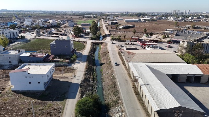 Açık bırakılan atık su deresi vatandaşı perişan ediyor