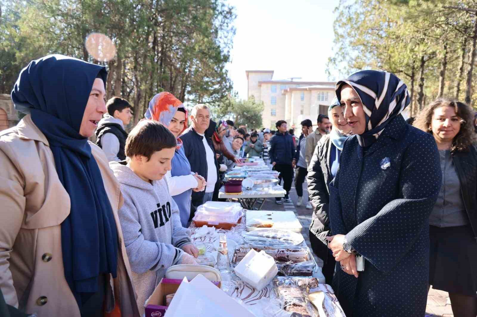 Öğrencilerden Filistin’e destek kampanyası
