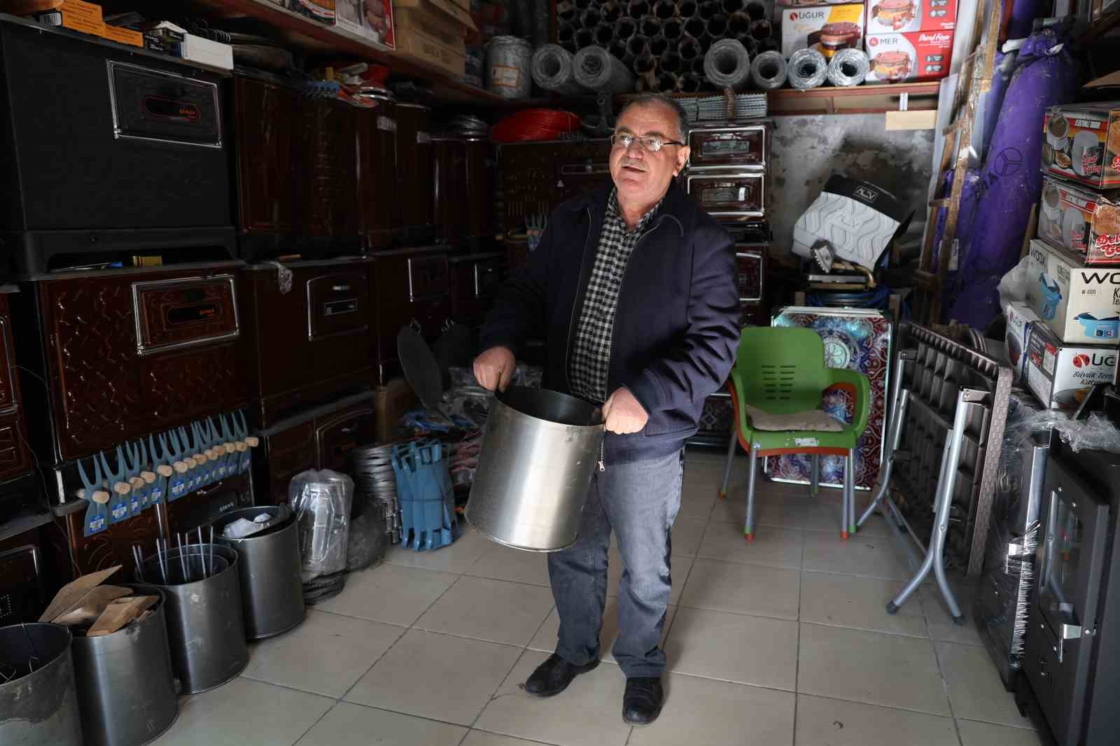 Kırşehir Uzun Çarşı’da soba satışları arttı