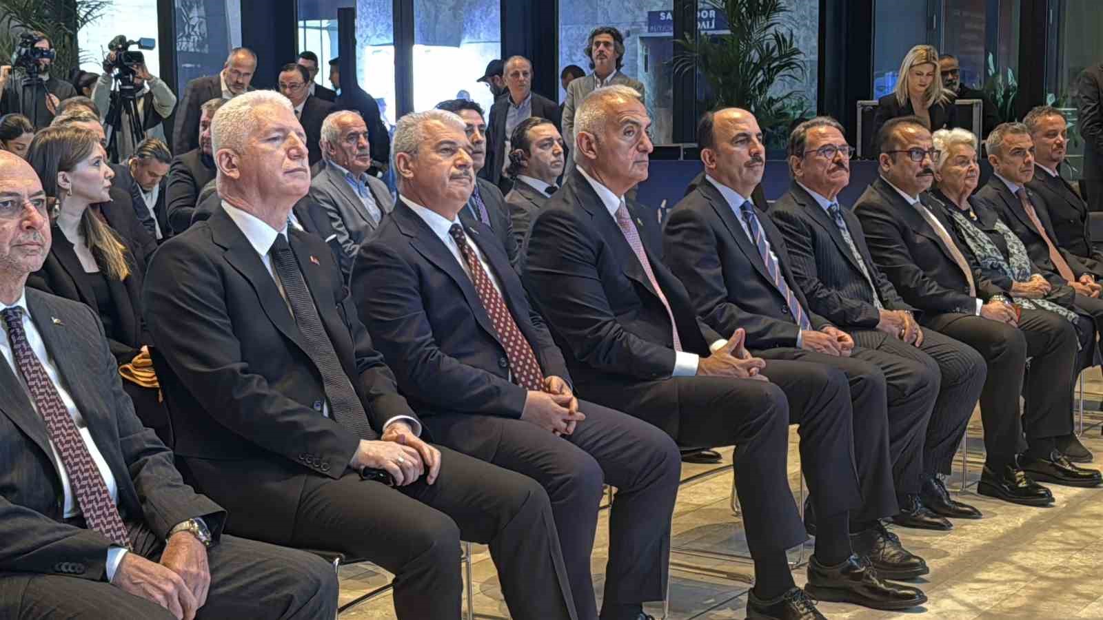 Bakan Mehmet Nuri Ersoy: 