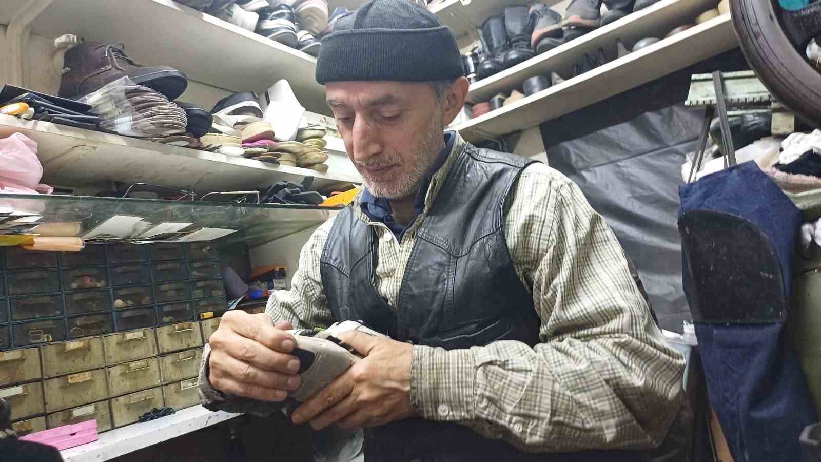 Hayırsever ayakkabı tamircisi