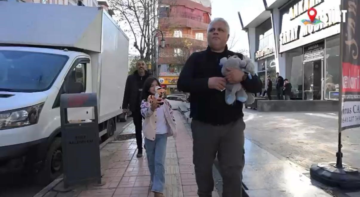 Siirt’te polislerin çocuklara sosyal deney çalışmasında renkli görüntüler ortaya çıktı