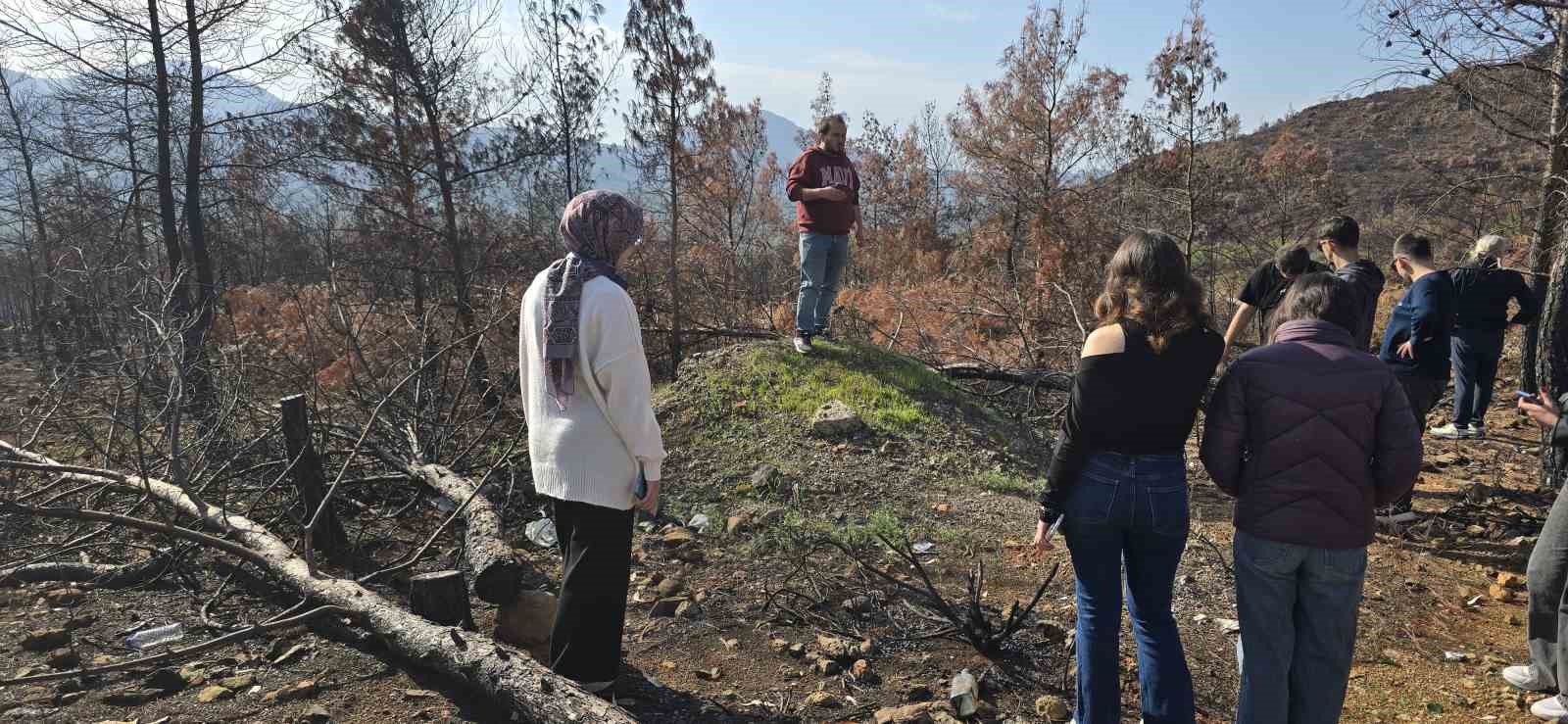 Menteşe’nin gönüllü gençlerinden örnek çevre hareketi