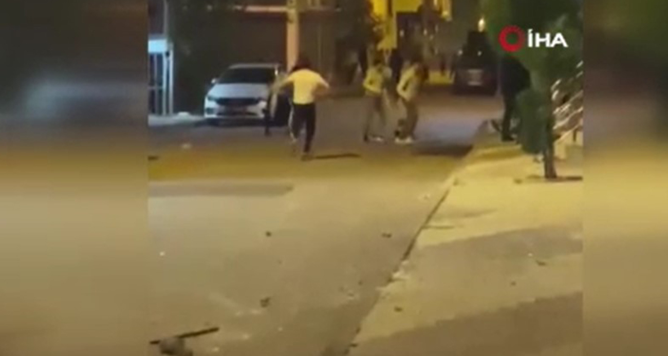 Arnavutköy’de taş ve sopalı kavga:  O anlar kamerada