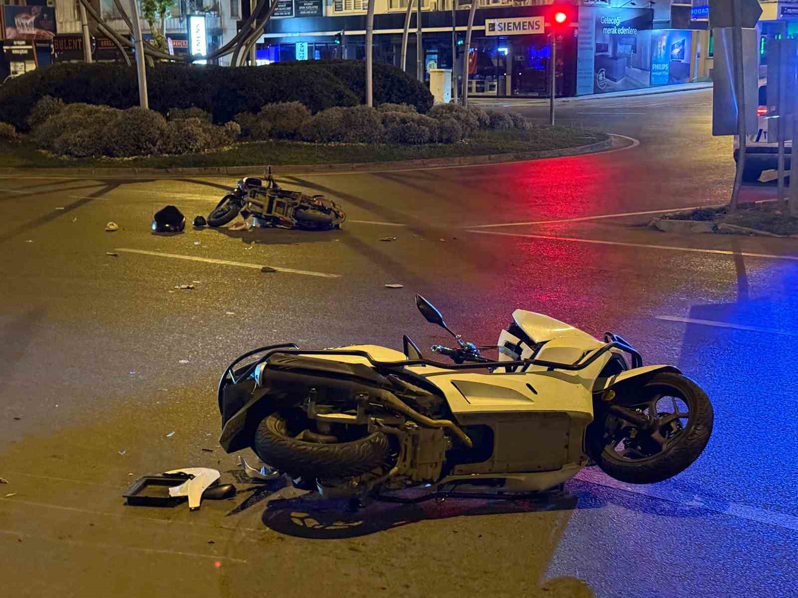 Gazipaşa’da motosiklet ve elektrikli motosiklet çarpıştı: 4 yaralı