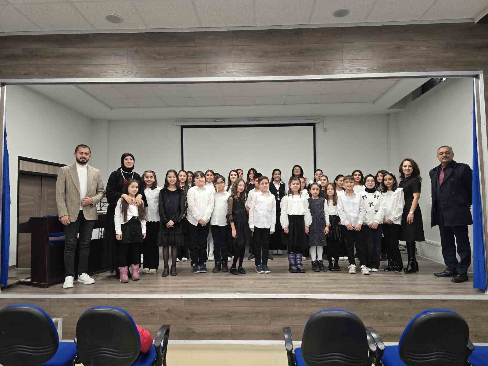 3 Müzik öğretmeni bir araya geldi, çocuklar söyledi, onlar ‘İyi ki öğretmenim’ dedi