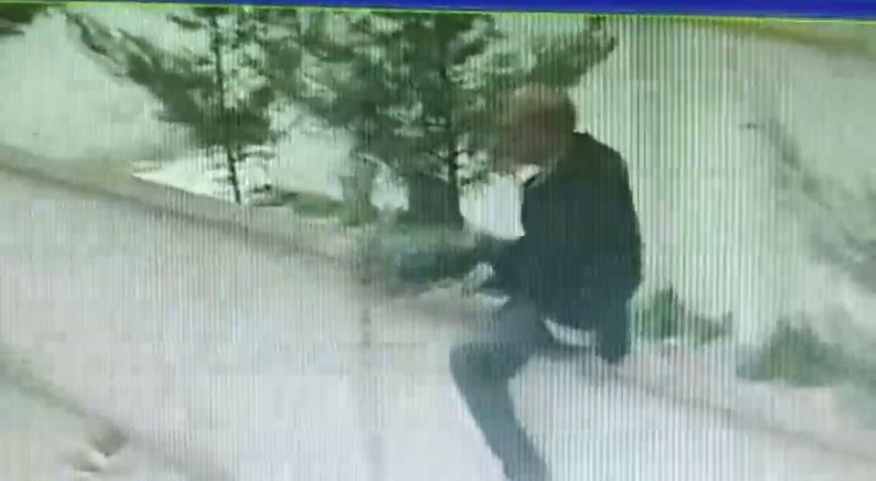 Kartal’da pencereden sürünerek girdiği iş yerinden hırsızlık yaptı