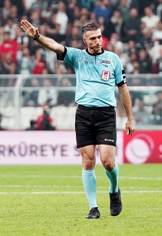 Çaykur Rizespor - Fenerbahçe maçının VAR’ı Özgür Yankaya oldu